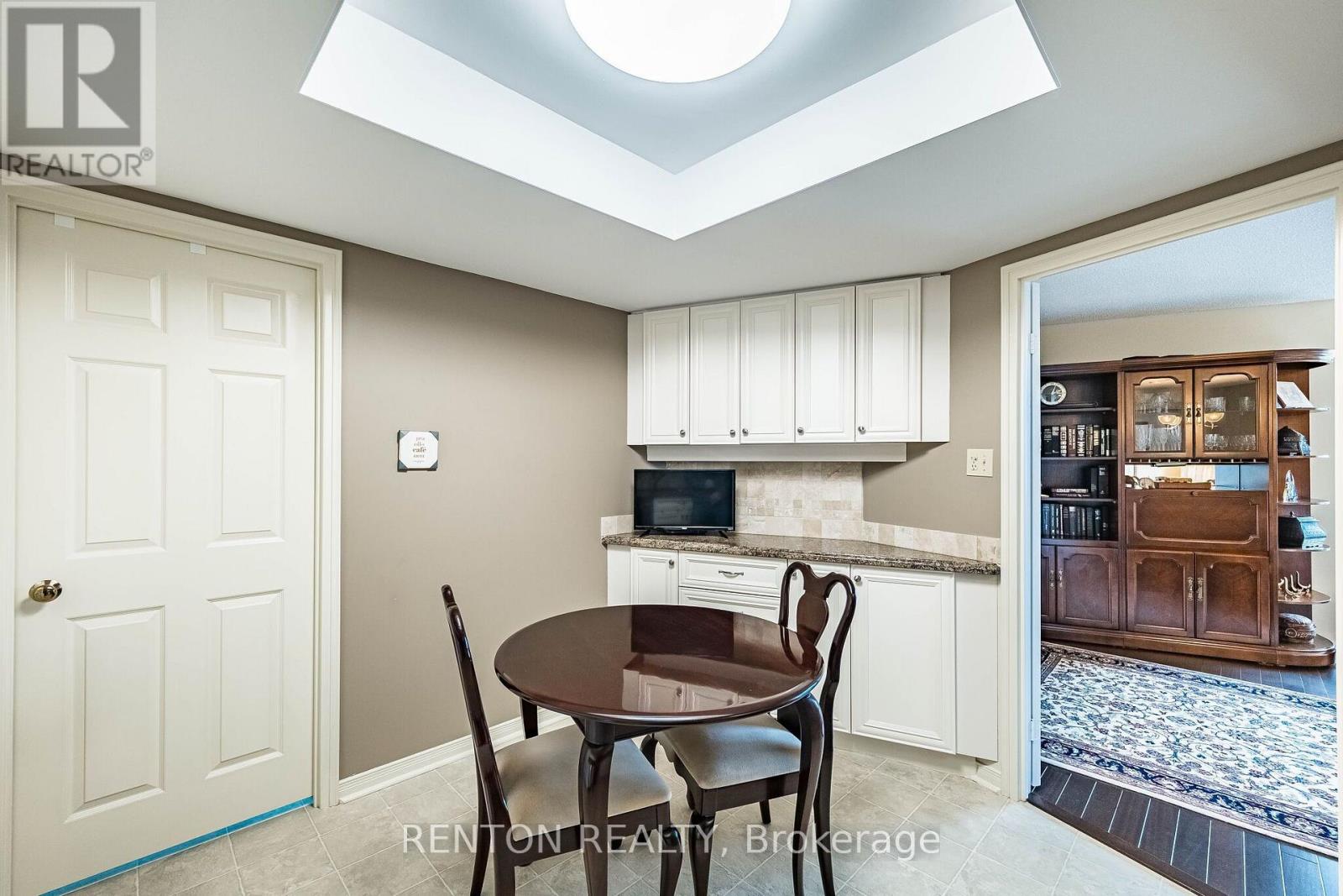 710 - 1240 Marlborough Court, Oakville, Ontario  L6H 3K7 - Photo 9 - W14113068