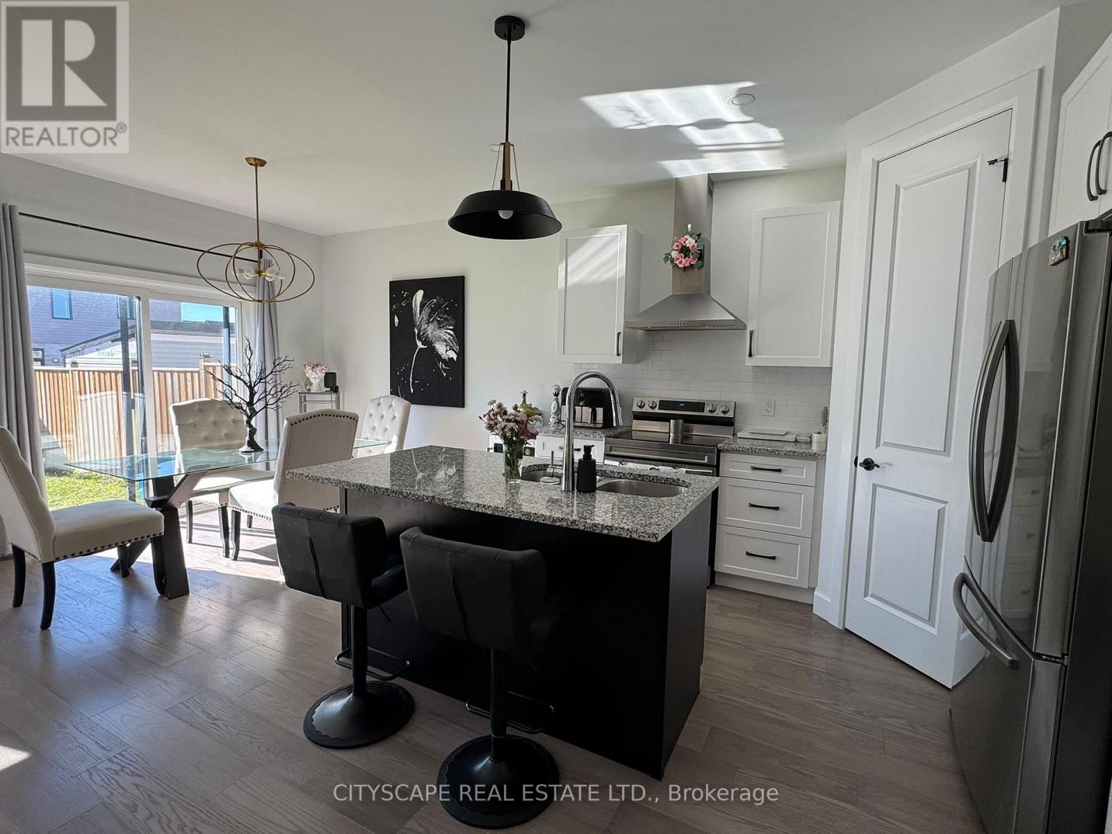 3821 Ayrshire Avenue, London South, Ontario  N6B 1W3 - Photo 3 - X13836976