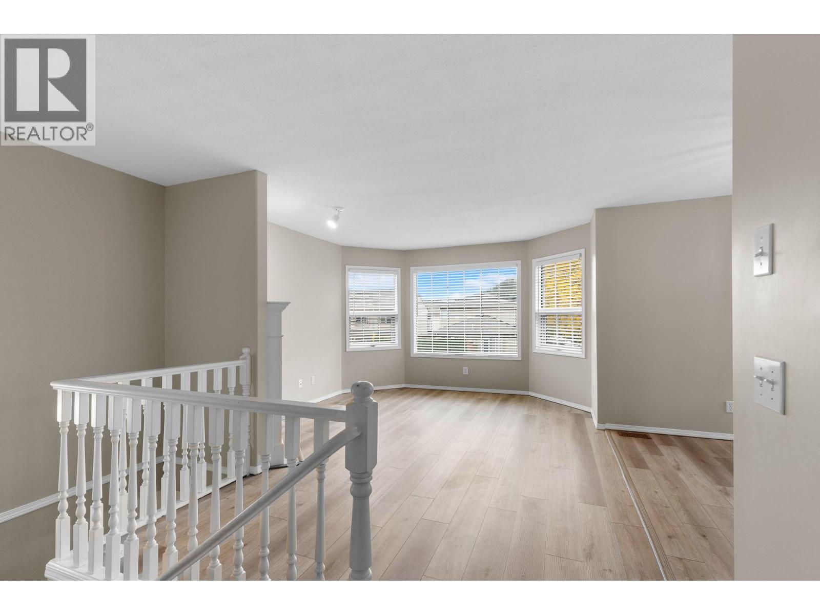 142 Applebrooke Crescent, Kelowna, British Columbia  V1V 1W4 - Photo 2 - 10404323