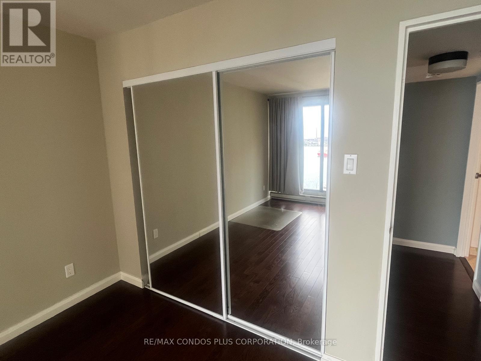 2302 - 65 Harbour Square, Toronto, Ontario  M5J 2L4 - Photo 10 - C14108648