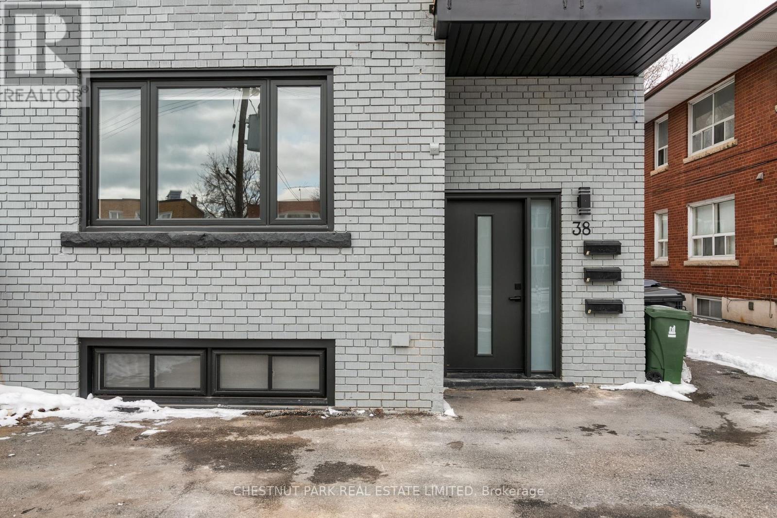 3 - 38 Penhurst Avenue, Toronto, Ontario  M8Y 3A8 - Photo 2 - W14113104