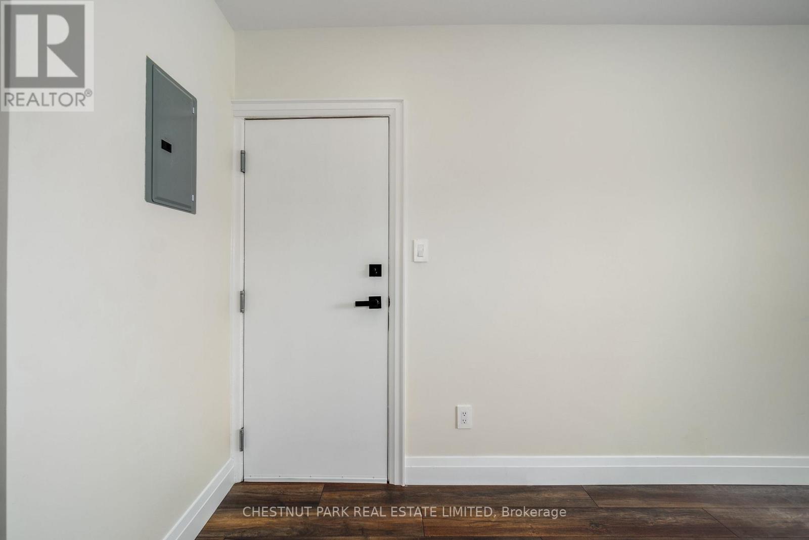 3 - 38 Penhurst Avenue, Toronto, Ontario  M8Y 3A8 - Photo 4 - W14113104