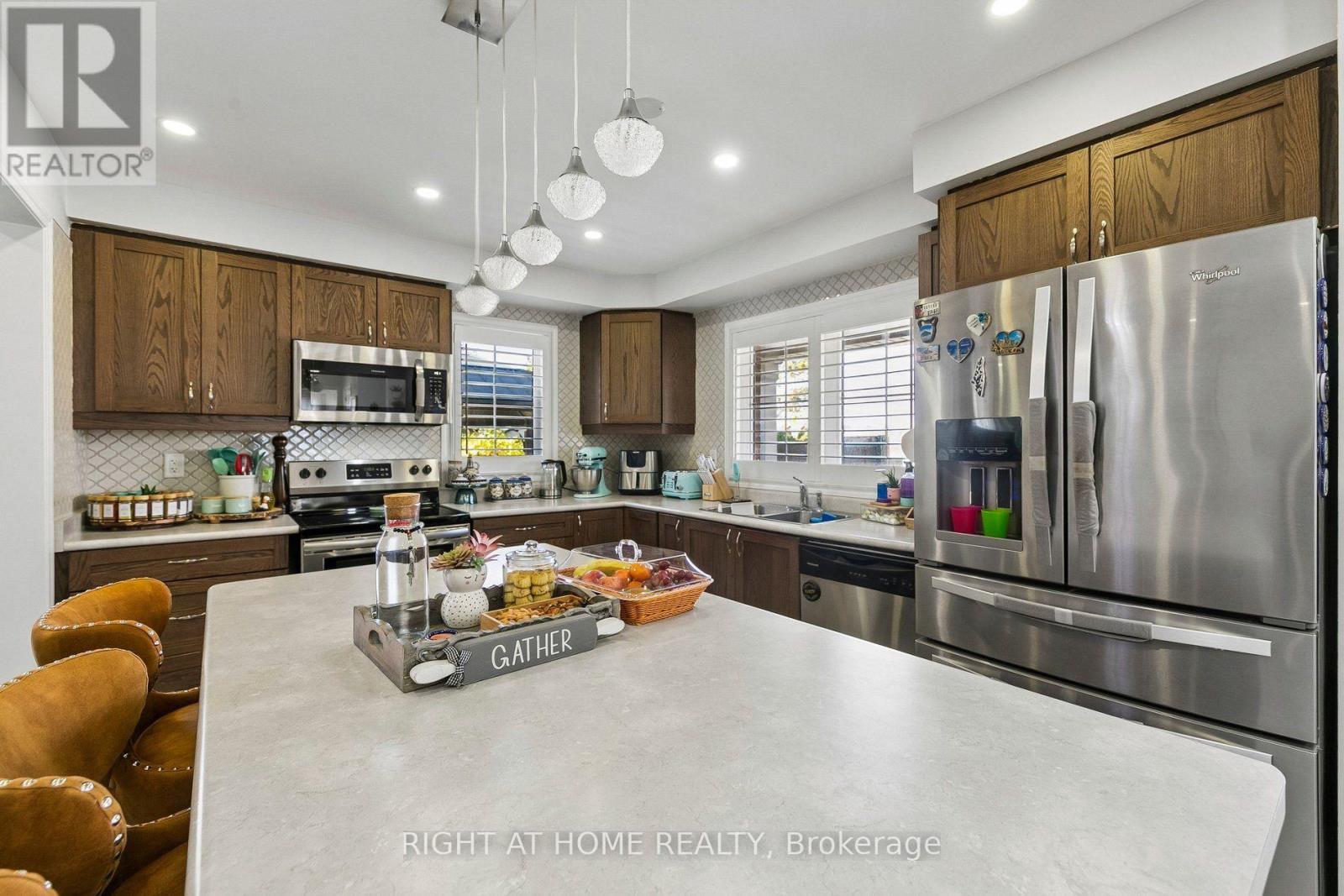 313 Gillett Point, Milton, Ontario  L9E 1C6 - Photo 15 - W14113114
