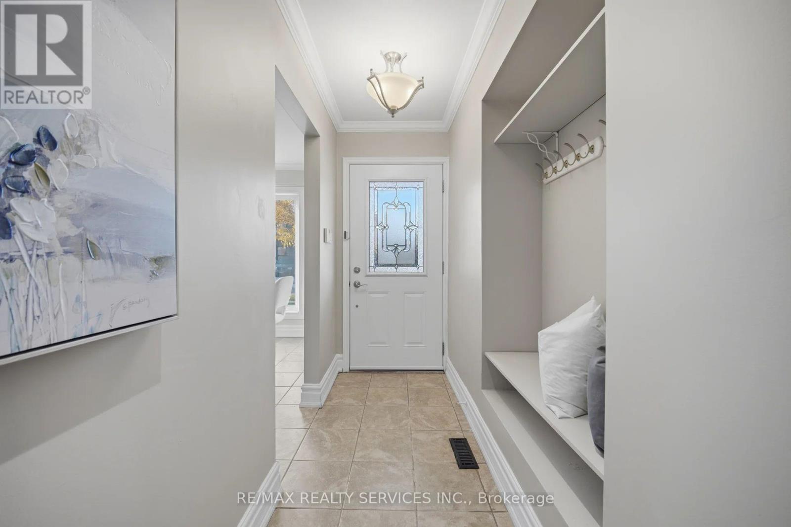 47 Lindridge Avenue, Brampton, Ontario  L6S 3W8 - Photo 4 - W14113156