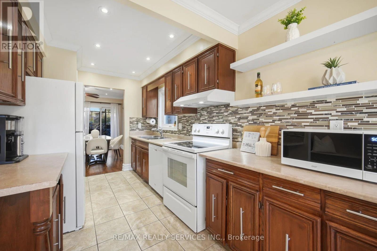 47 Lindridge Avenue, Brampton, Ontario  L6S 3W8 - Photo 7 - W14113156
