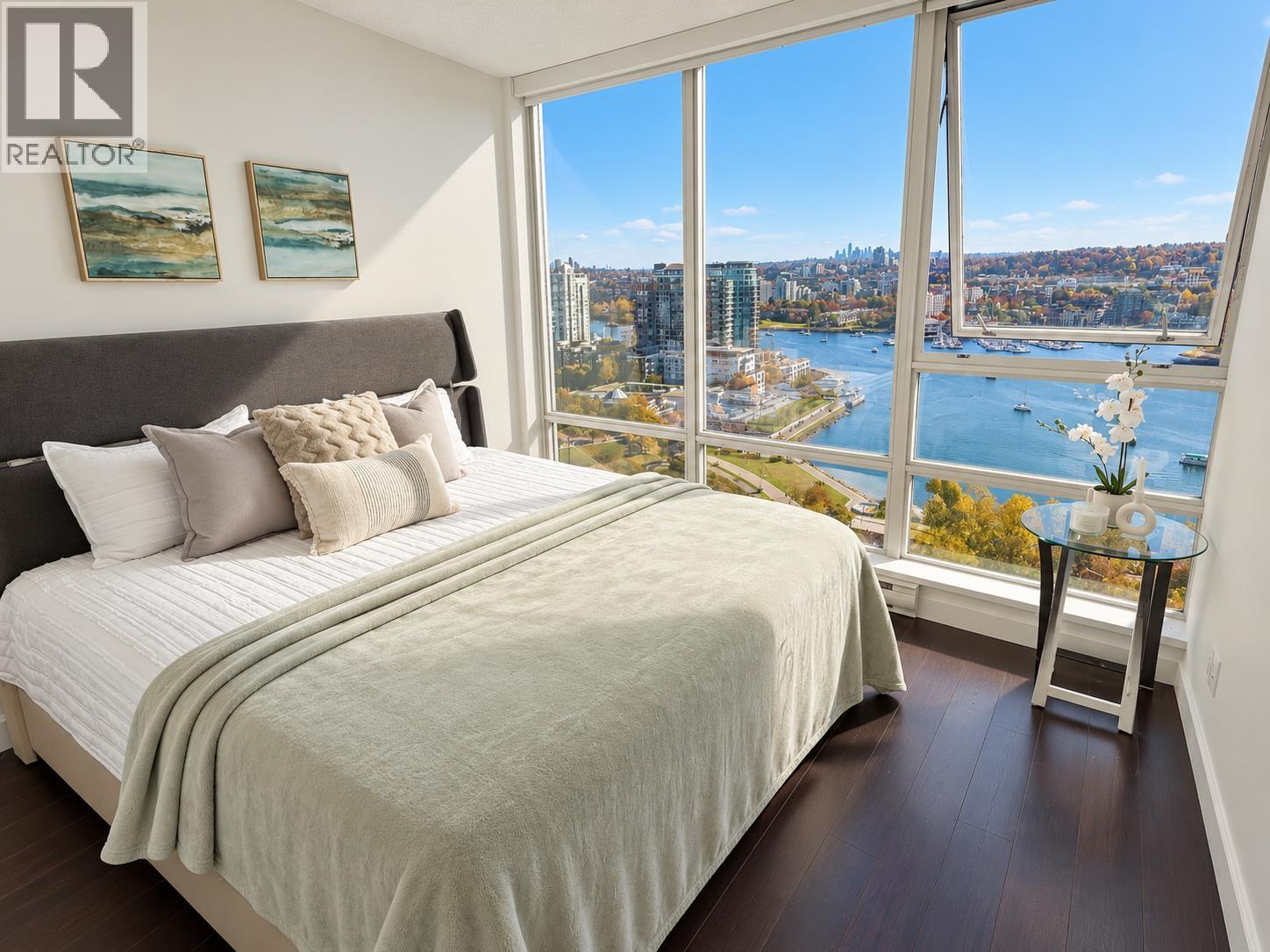 2501 1408 STRATHMORE MEWS