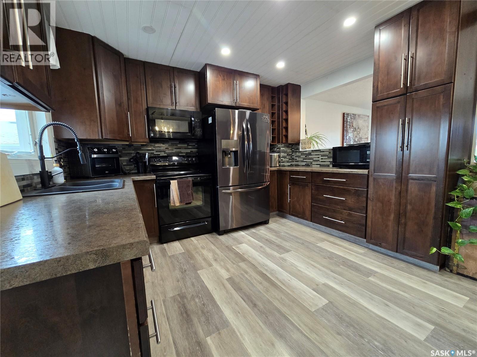 236 Bean Crescent, Weyburn, Saskatchewan  S4H 3G1 - Photo 4 - SK051887
