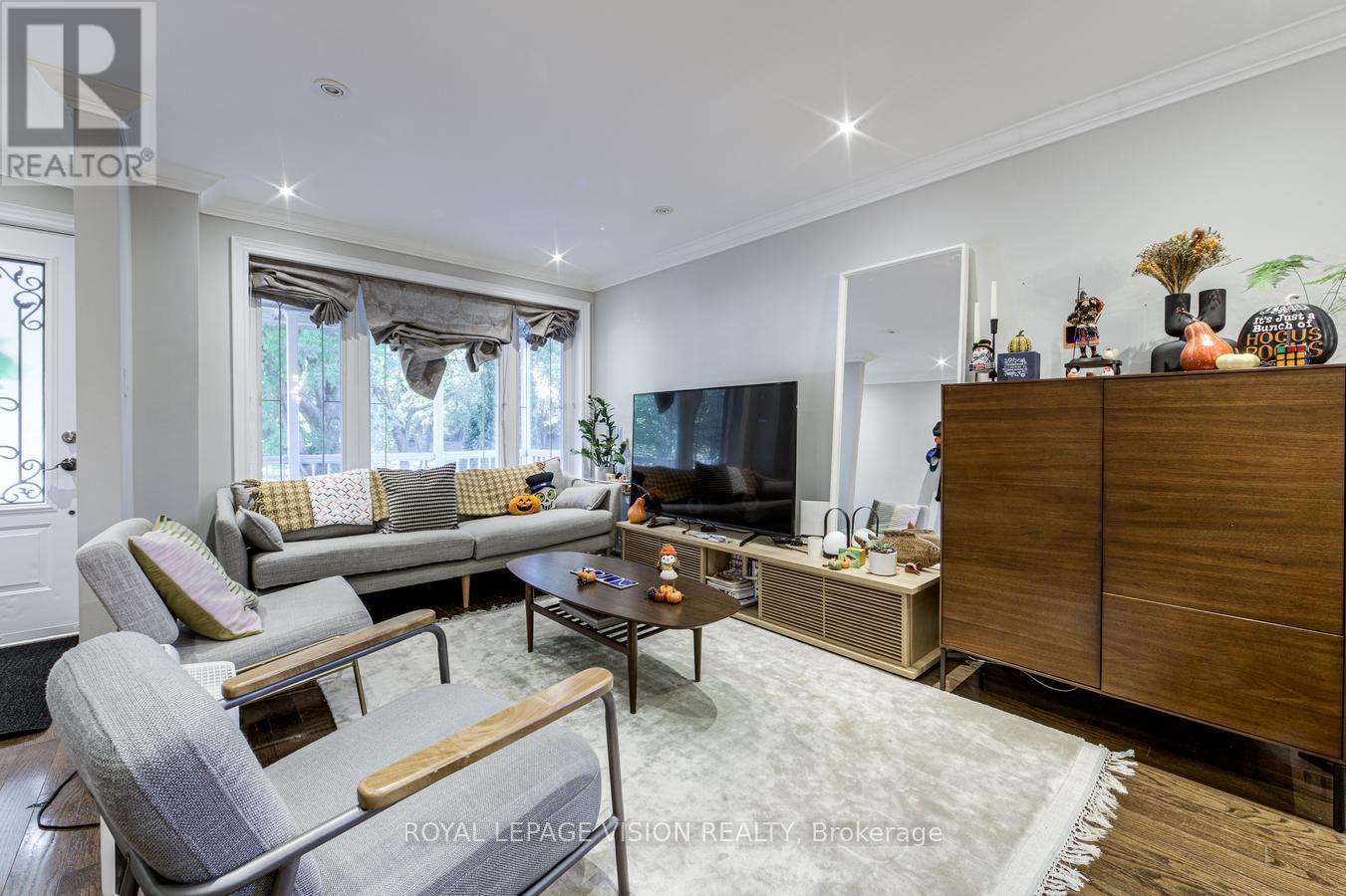 445 Shaw Street, Toronto, Ontario  M6J 2X4 - Photo 4 - C14113250
