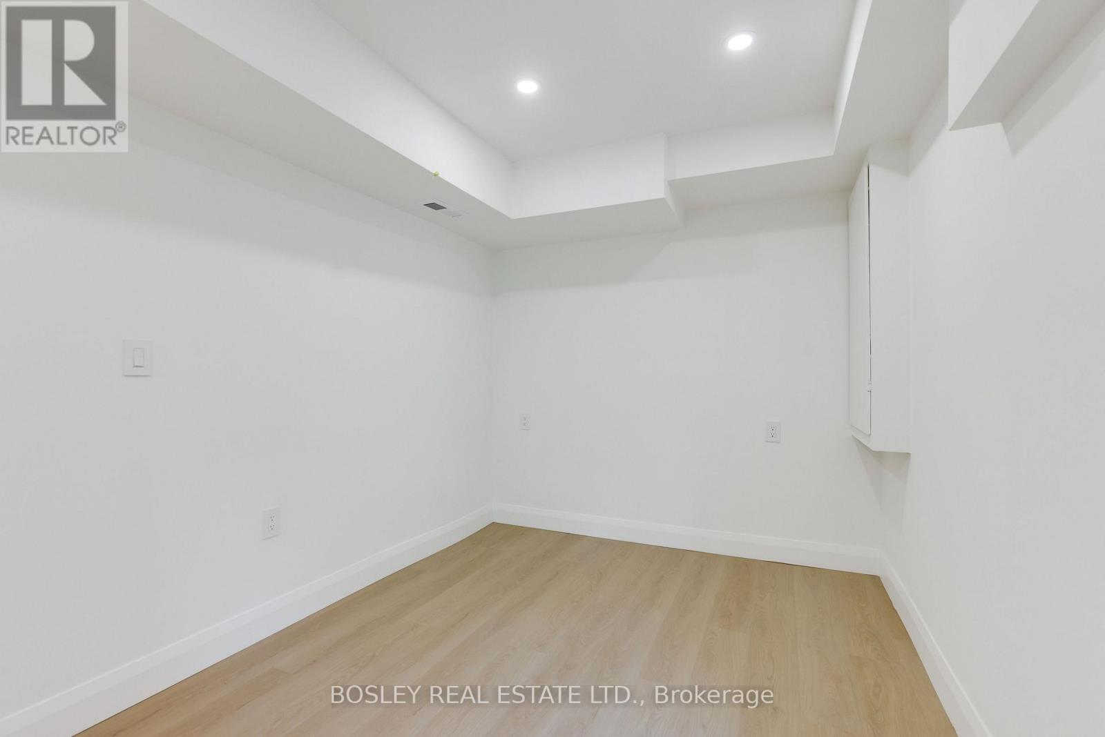 B - 225 Gainsborough Road, Toronto, Ontario  M4L 3C7 - Photo 16 - E14113262
