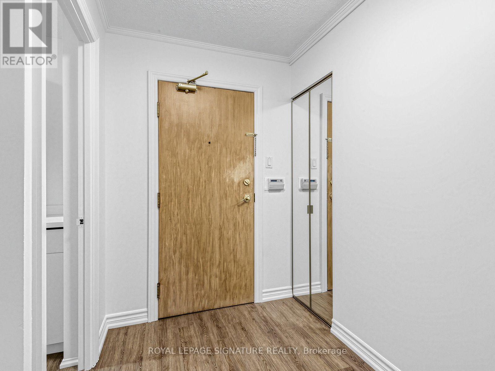 303 - 20 Harding Boulevard W, Richmond Hill, Ontario  L4C 9S4 - Photo 3 - N14113206
