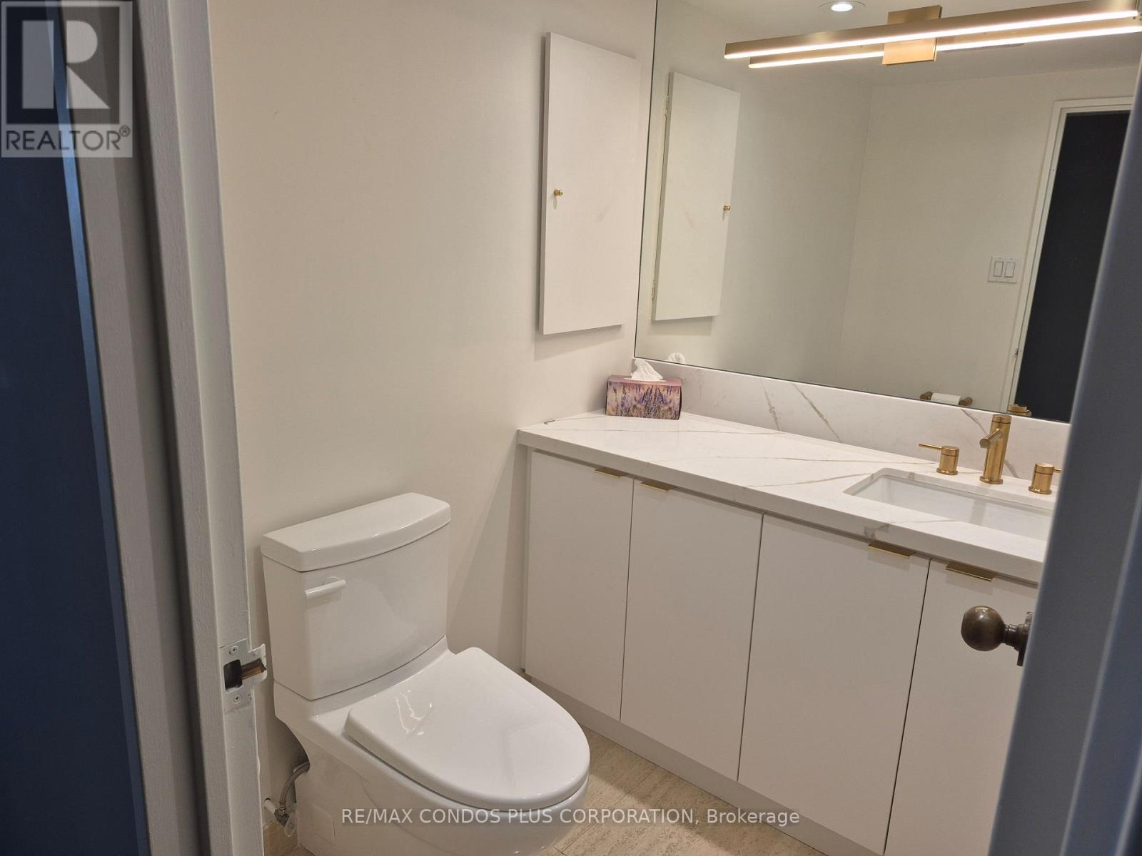 2302 - 65 Harbour Square, Toronto, Ontario  M5J 2L4 - Photo 20 - C14108648