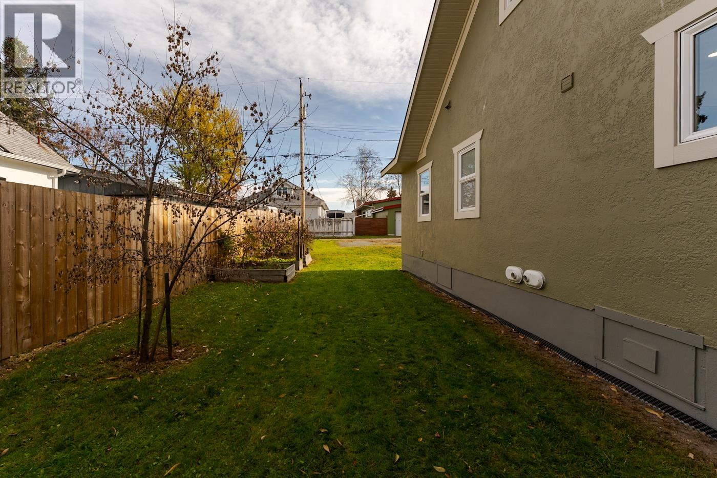2275 Laurier Crescent, Prince George, British Columbia  V2M 2A9 - Photo 4 - R3178036