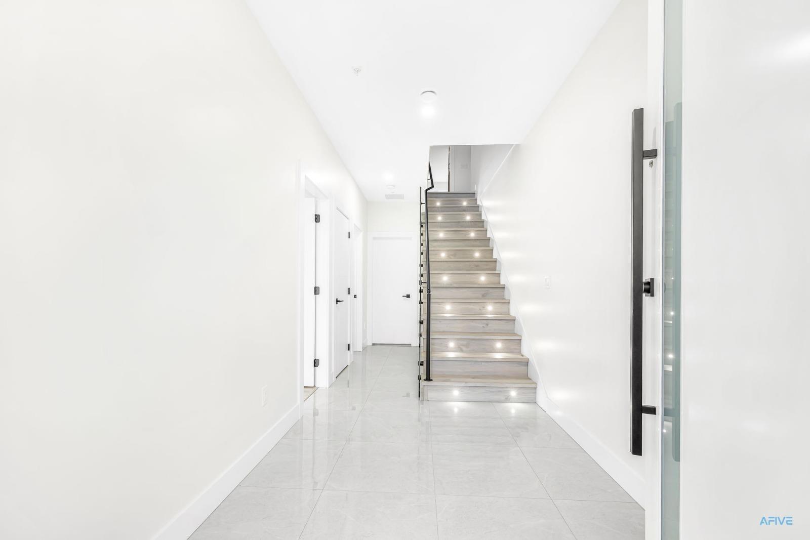 33975 Barker Court, Mission, British Columbia  V2V 6B2 - Photo 4 - R3177518