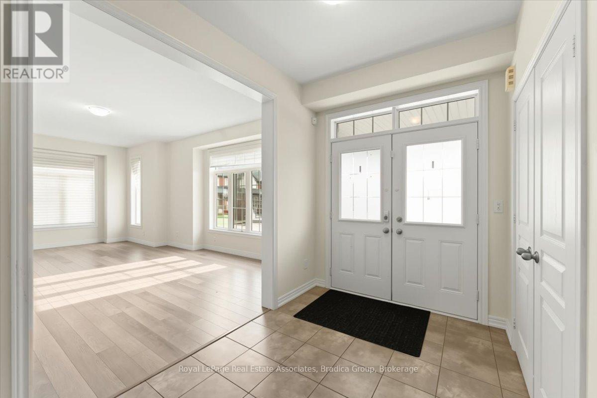 449 George Ryan Avenue, Oakville, Ontario  L6H 0S3 - Photo 5 - W14113194