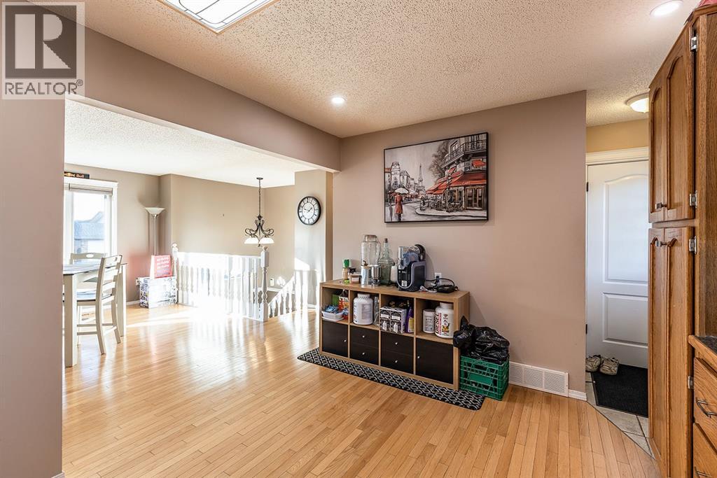 22 Hamilton Court NE