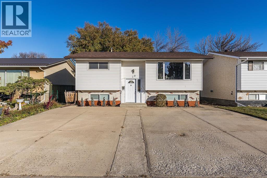 22 Hamilton Court NE