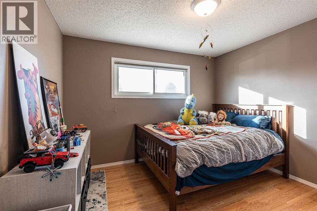 22 Hamilton Court NE