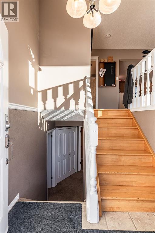 22 Hamilton Court NE