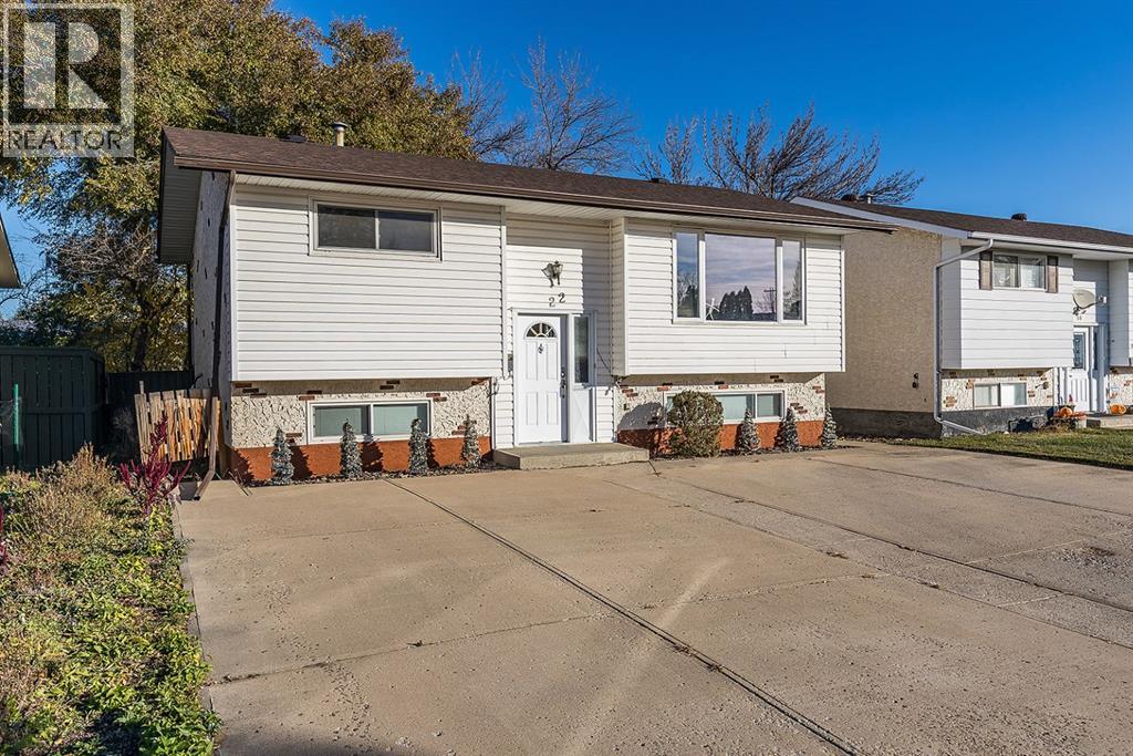 22 Hamilton Court NE