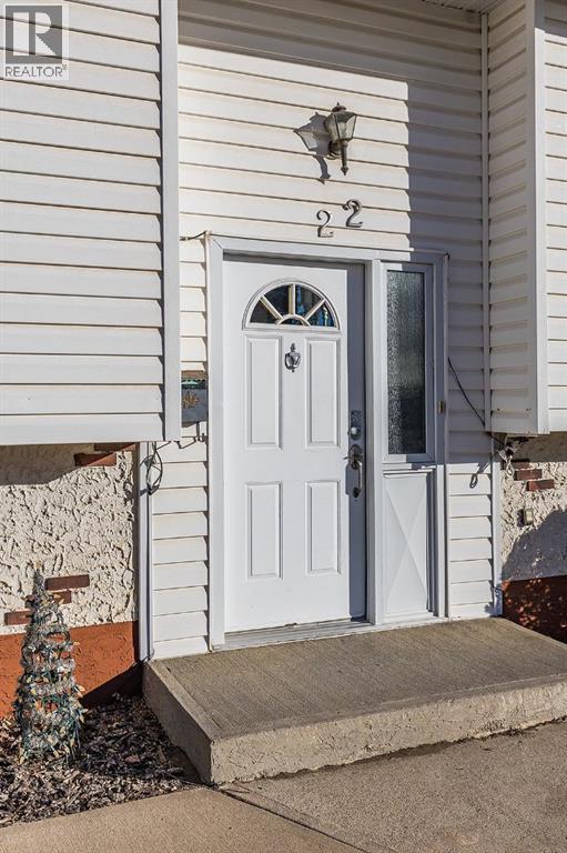 22 Hamilton Court NE