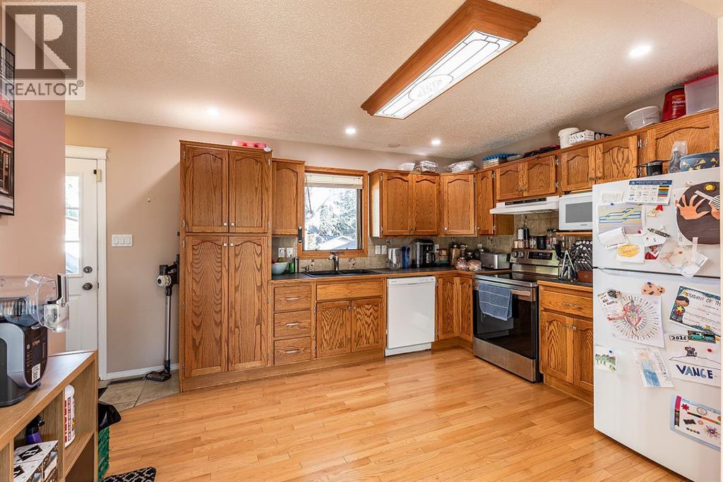 22 Hamilton Court NE