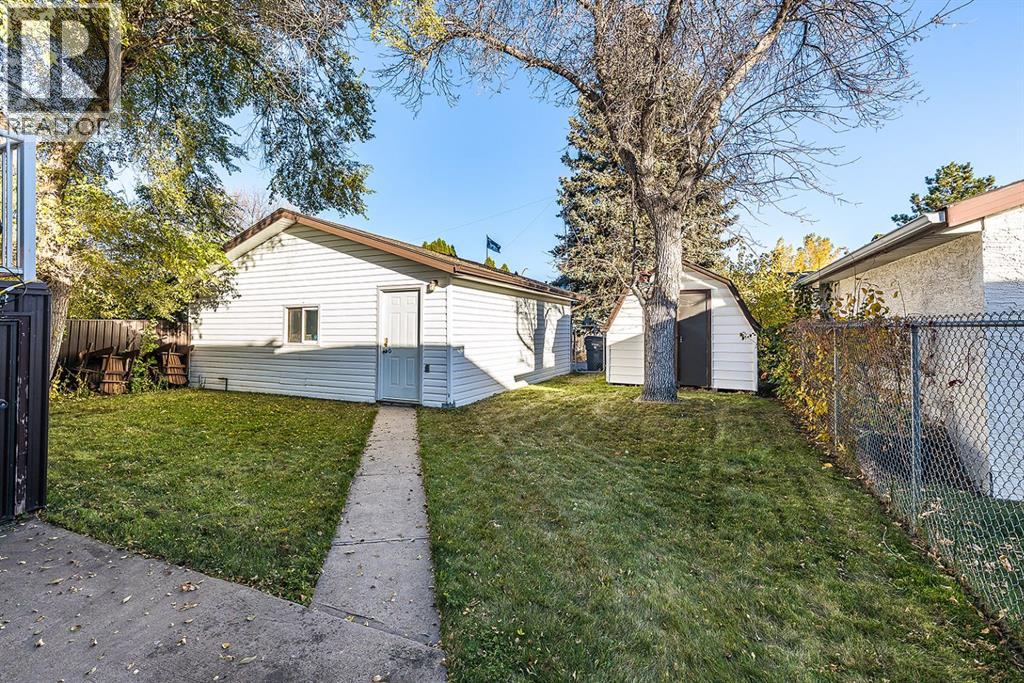 22 Hamilton Court NE