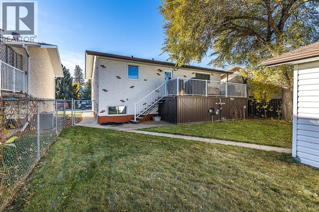 22 Hamilton Court NE