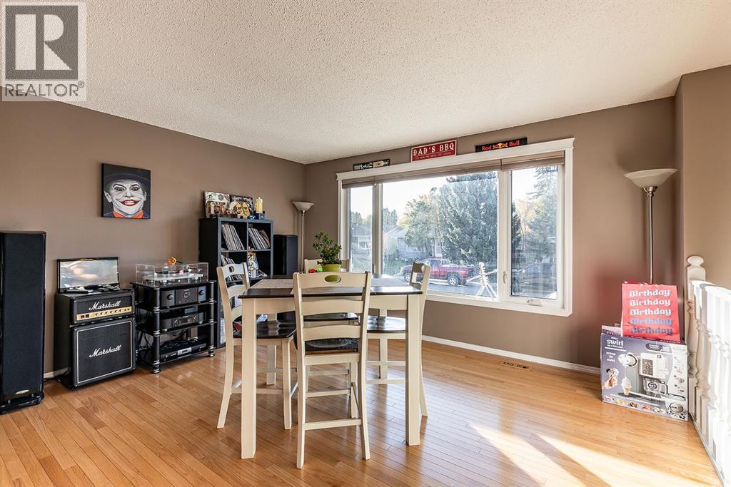 22 Hamilton Court NE