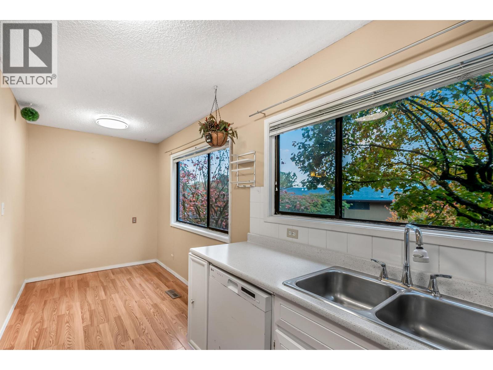 2982 Corona Drive, Burnaby, British Columbia  V3J 1B8 - Photo 11 - R3177783