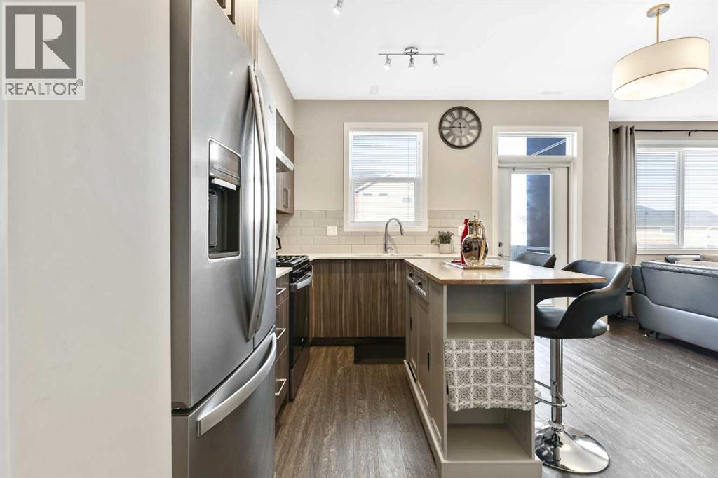203, 245 Redstone Walk NE