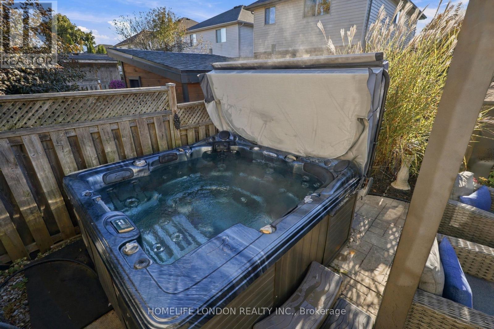 2195 Thornicroft Crescent E, London South, Ontario  N6P 1T7 - Photo 45 - X14112384