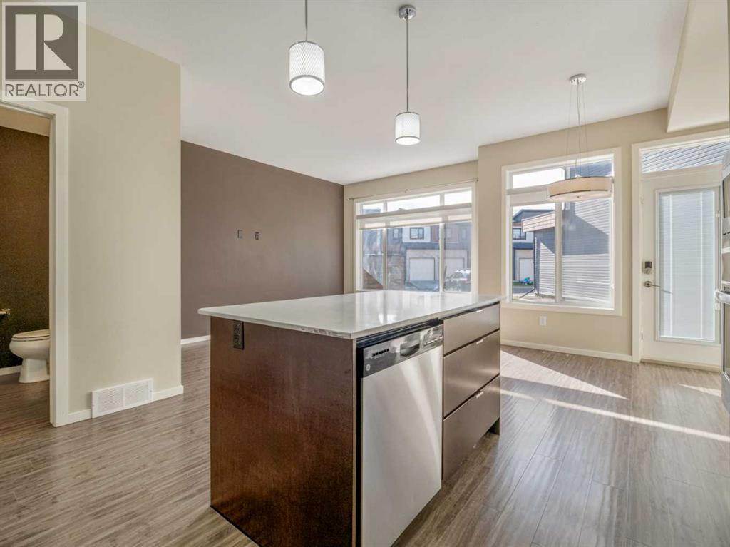 4, 450 Highlands Boulevard W
