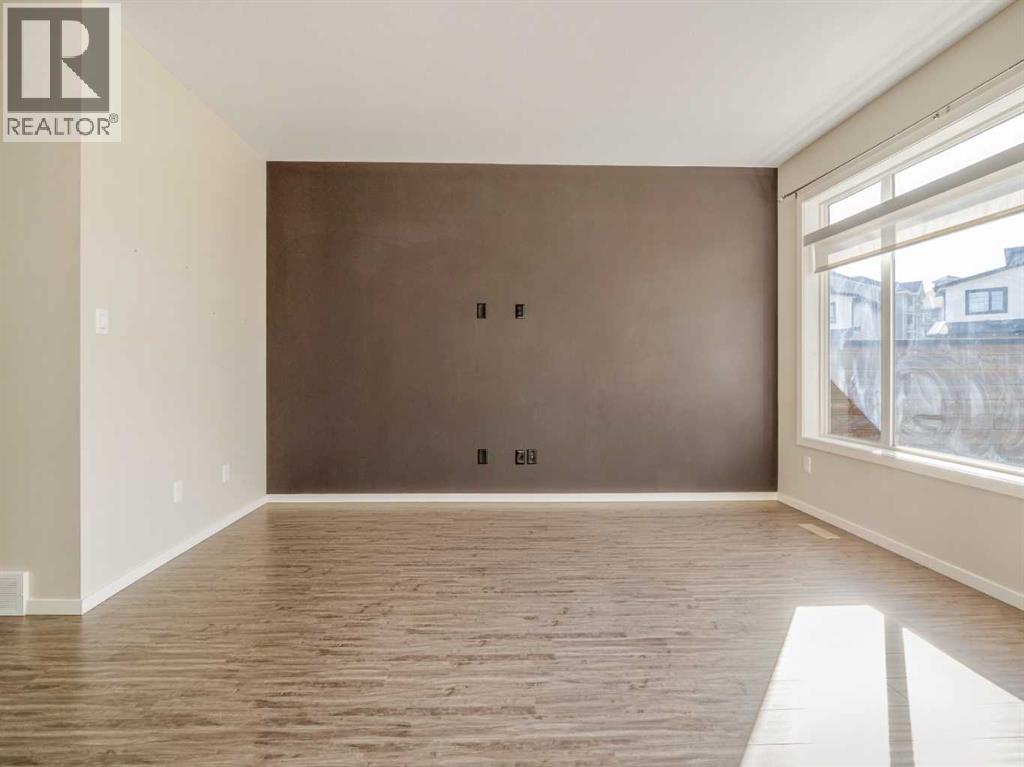 4, 450 Highlands Boulevard W