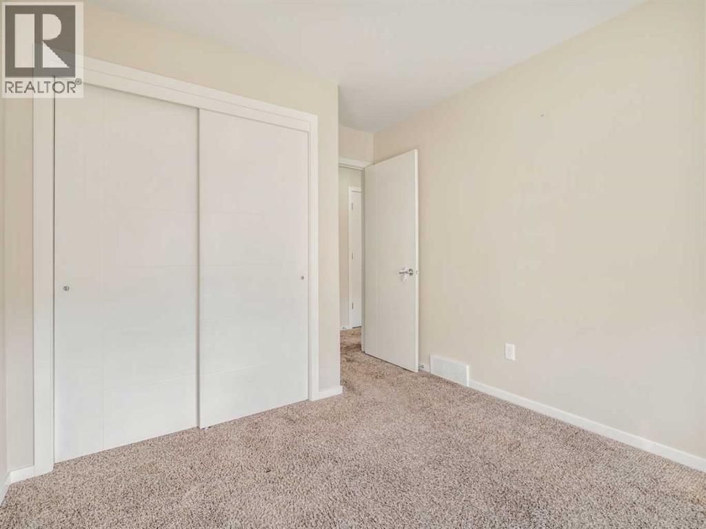 4, 450 Highlands Boulevard W