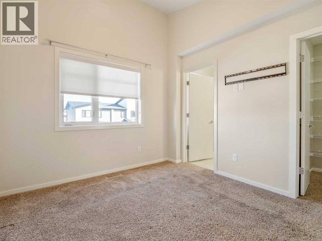 4, 450 Highlands Boulevard W