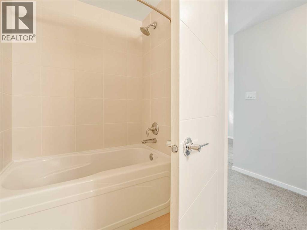 4, 450 Highlands Boulevard W