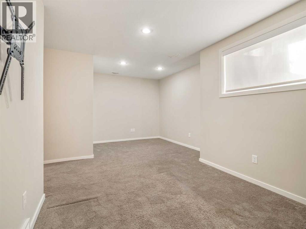 4, 450 Highlands Boulevard W