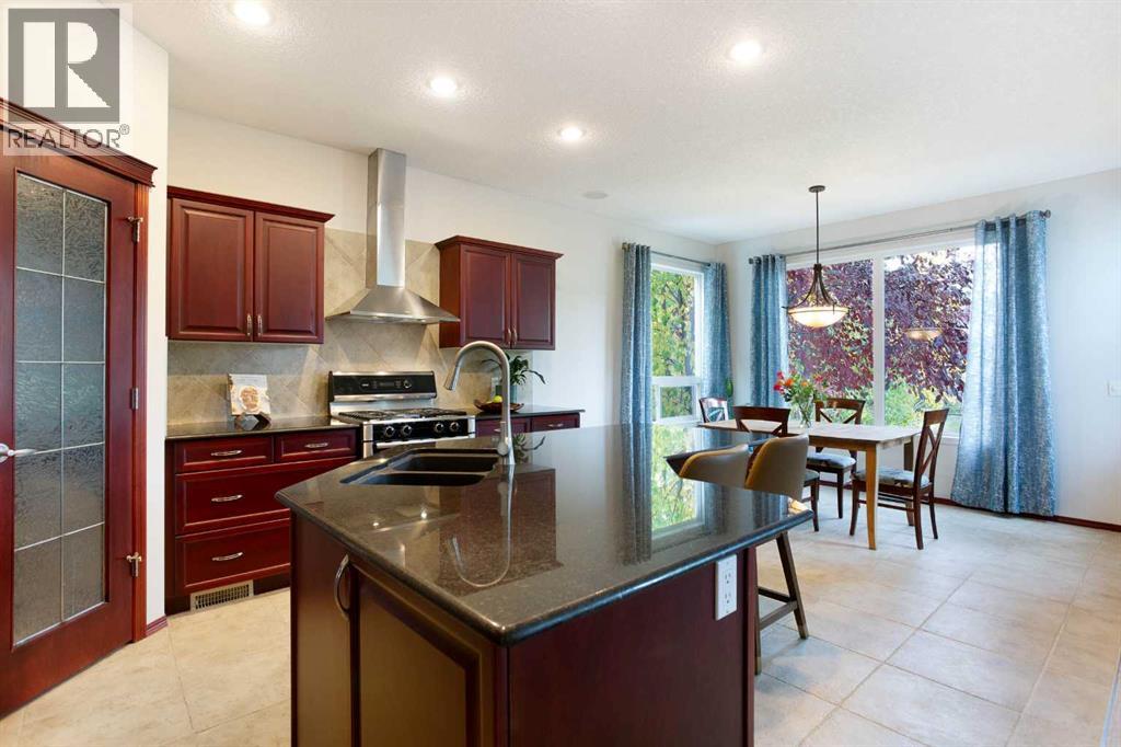66 Cougarstone Close Sw, Calgary, Alberta  T3H 5J4 - Photo 7 - A2348223