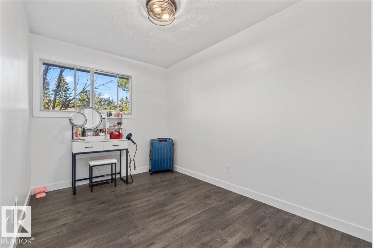 42 GLENGARRY CR