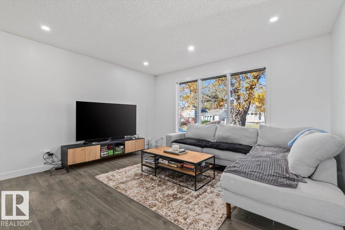 42 GLENGARRY CR