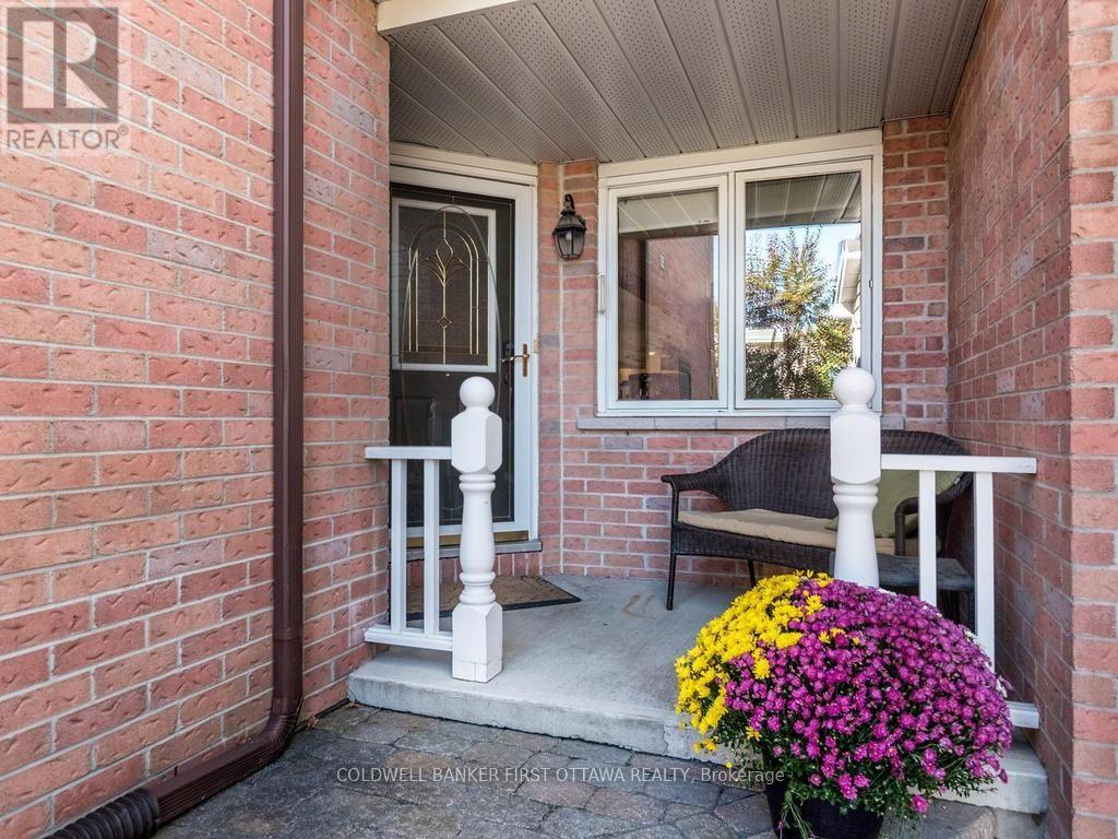 5 Crossing Bridge Court, Ottawa, Ontario  K2S 1S2 - Photo 3 - X14113304