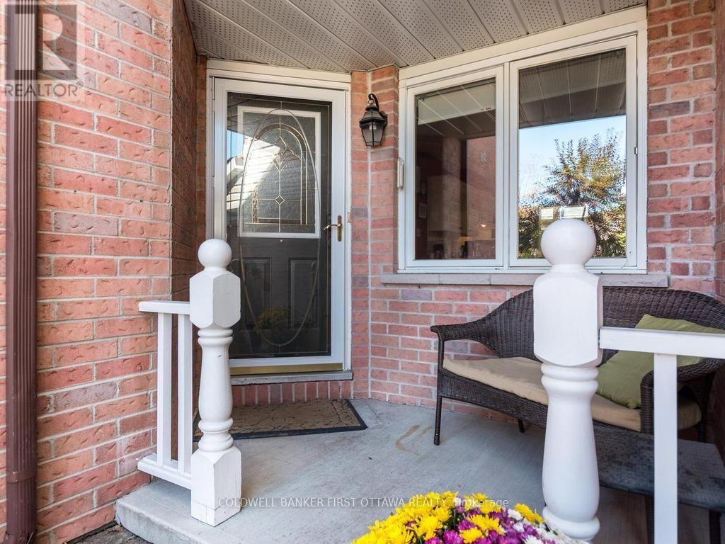 5 Crossing Bridge Court, Ottawa, Ontario  K2S 1S2 - Photo 4 - X14113304