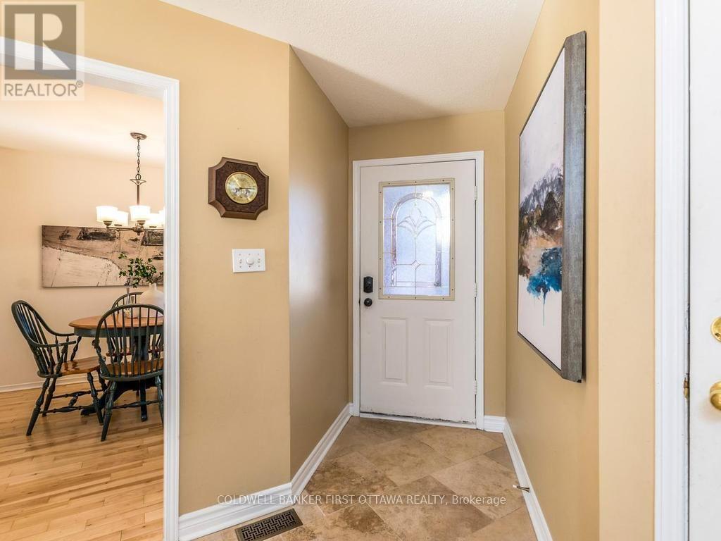 5 Crossing Bridge Court, Ottawa, Ontario  K2S 1S2 - Photo 5 - X14113304