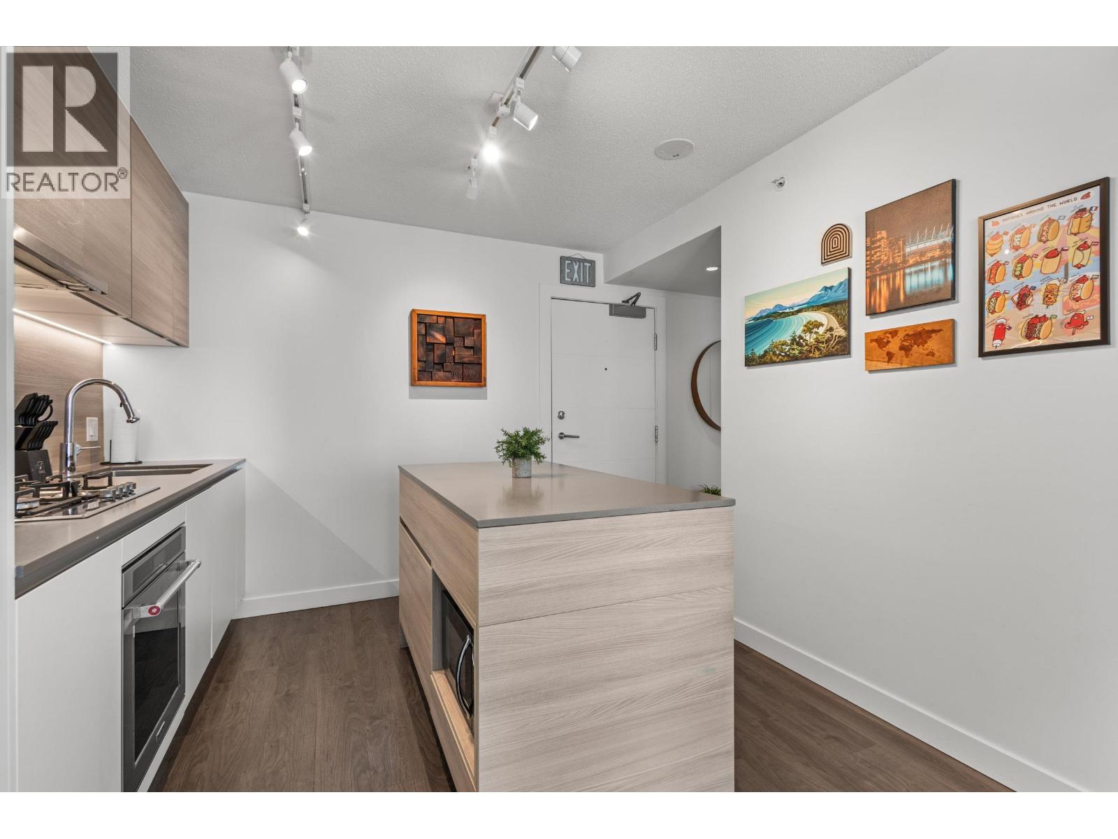 1607 908 QUAYSIDE DRIVE