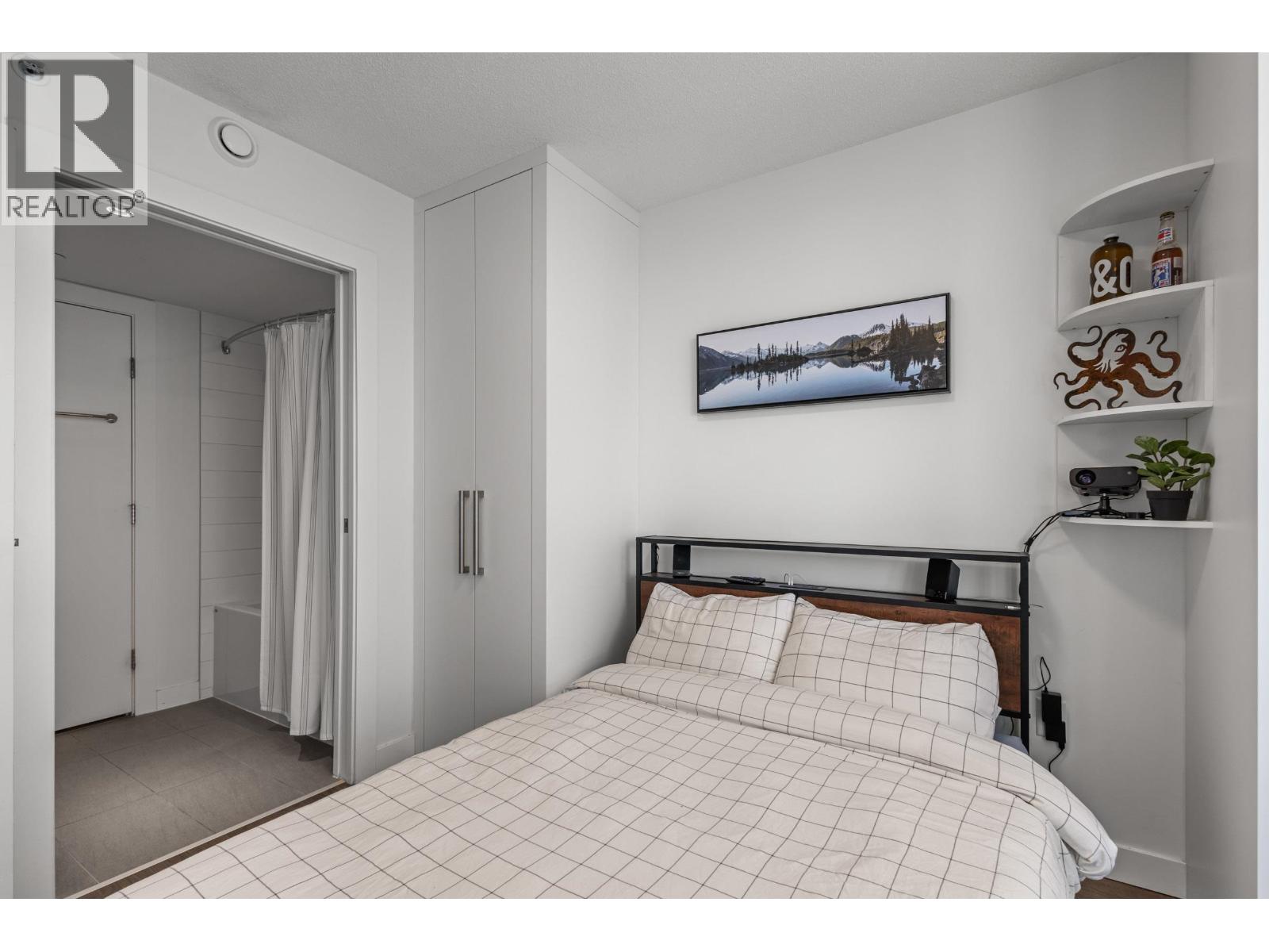1607 908 QUAYSIDE DRIVE