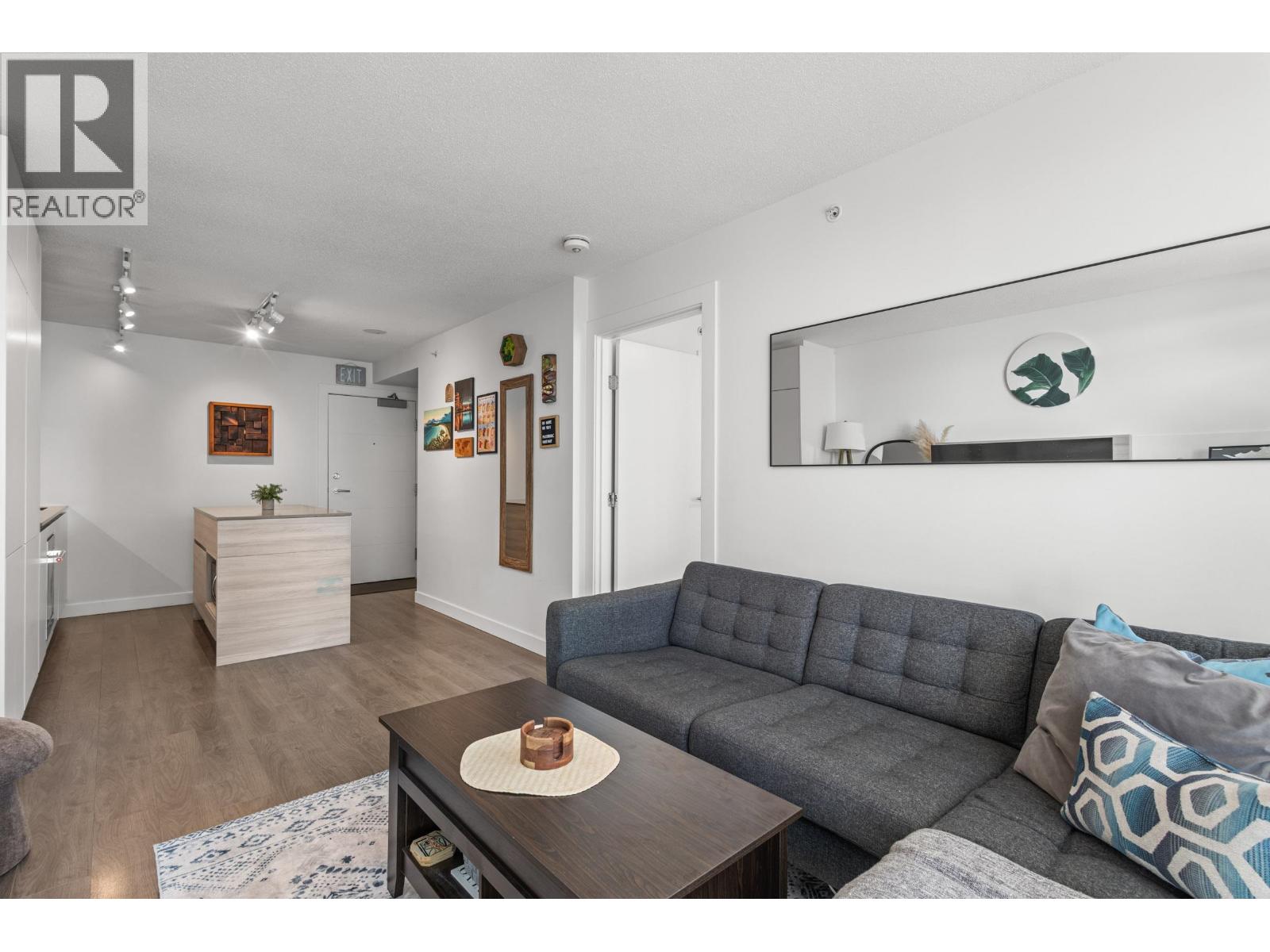 1607 908 QUAYSIDE DRIVE