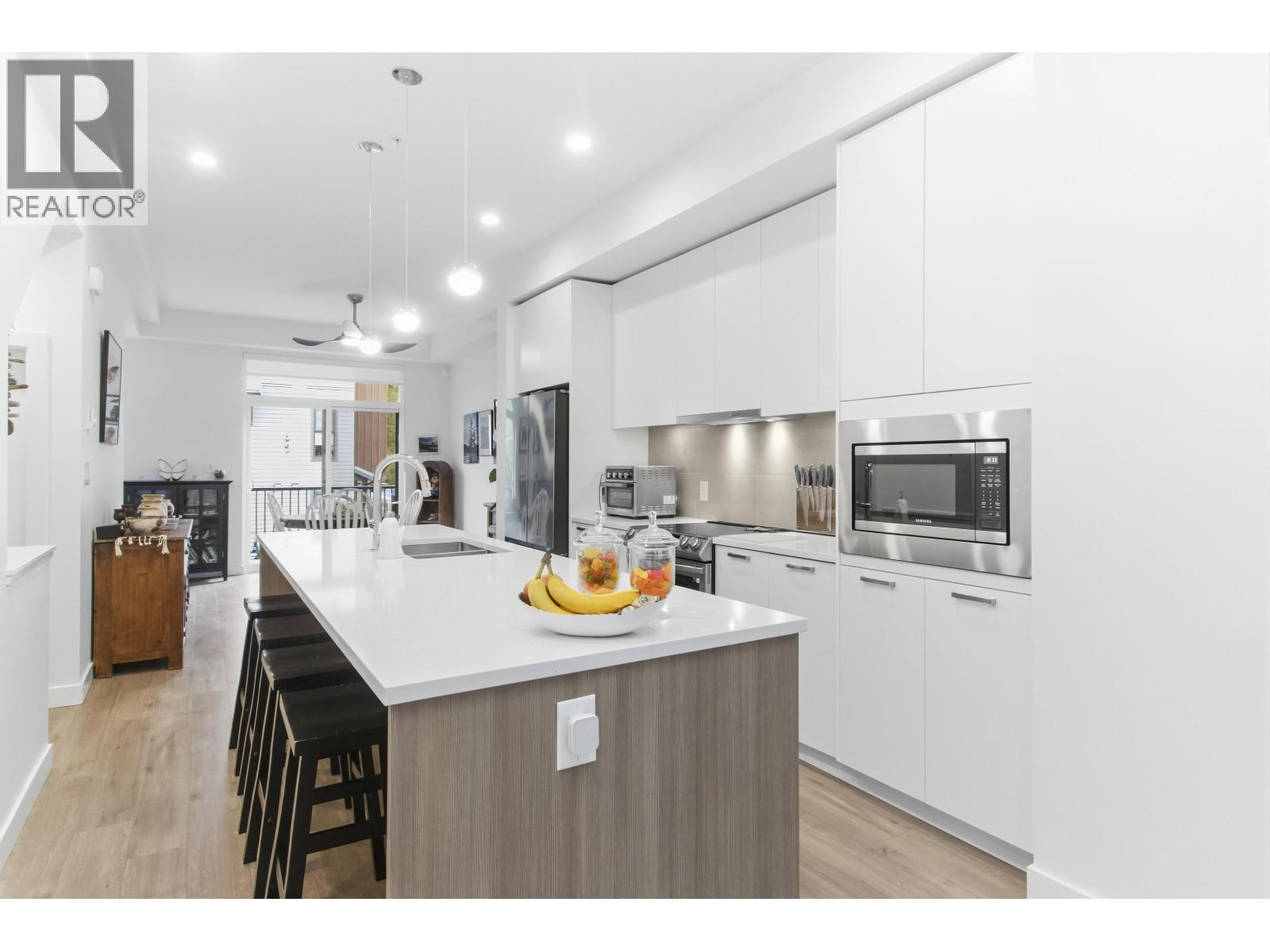 18 351 COPPER DRIVE