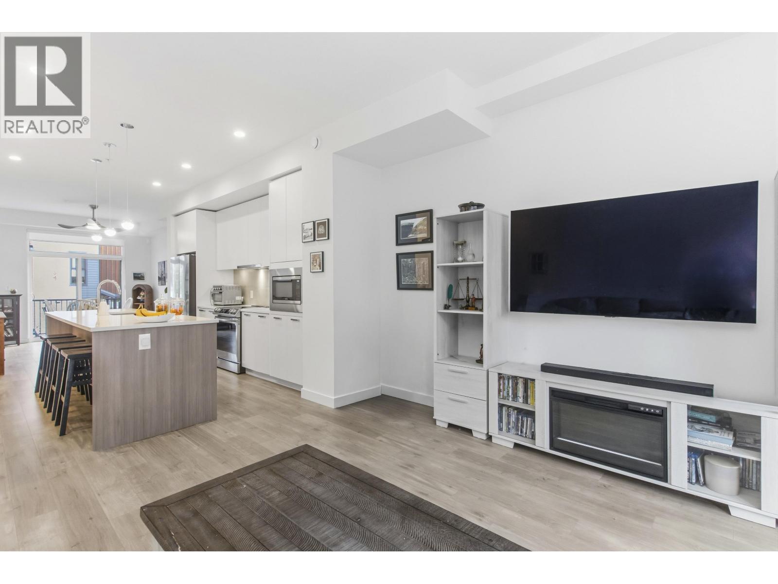 18 351 COPPER DRIVE
