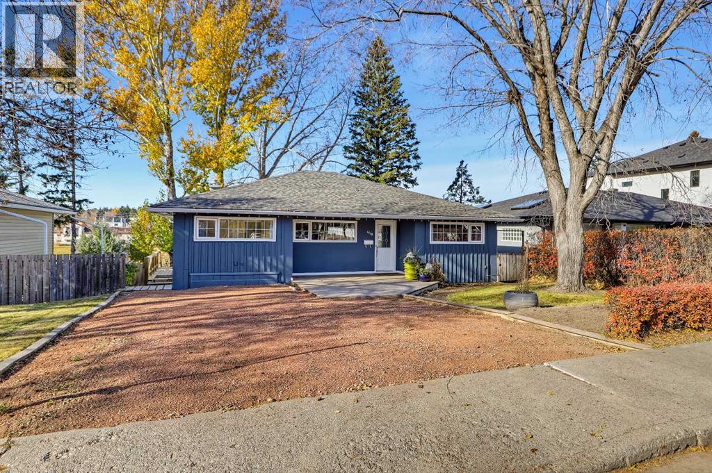 4119 2 Street NW