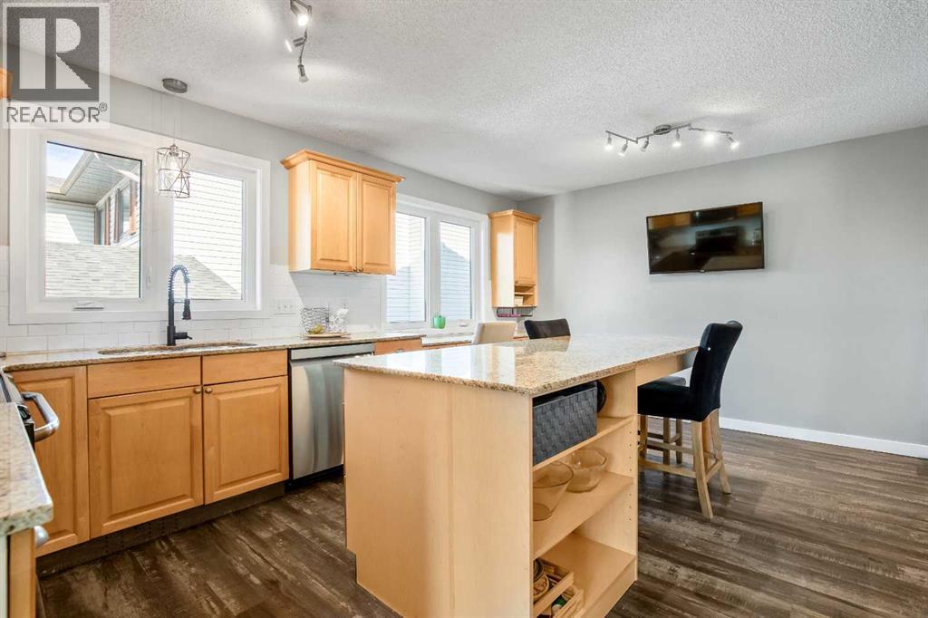 71 Strathclair Rise Sw, Calgary, Alberta  T3H 1G3 - Photo 11 - A2353953